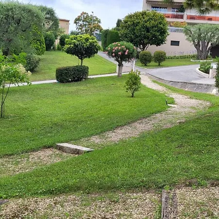 Spacieux 2 Pieces Vue Piscine *